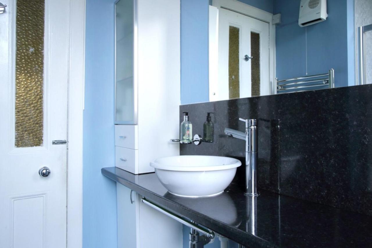 Central And Spacious 2 Bedroom Flat With Garden إدنبرة المظهر الخارجي الصورة